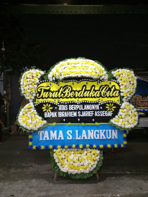 Papan Bunga Duka di Sindutan